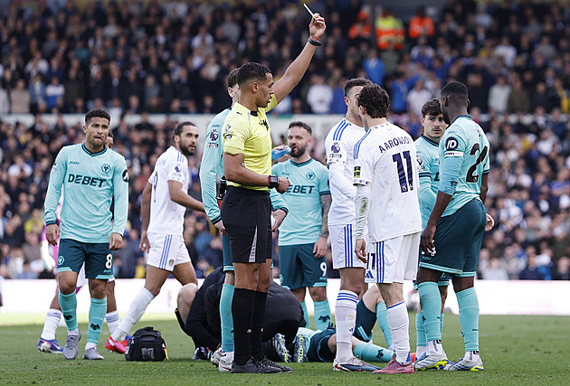 Zraněný Krejčí nedohrál, Wolves padli. Tottenham s Kinským bral jen bod