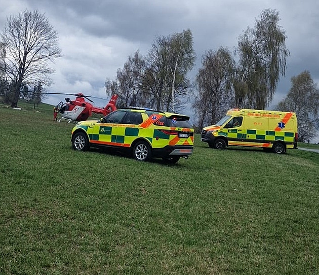 Kachny vyletěly z křoví a splašily koně, jezdkyně si při pádu vážně poranila hlavu
