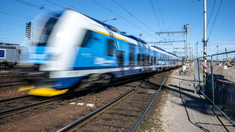 Vlak usmrtil u Benešova dalšího člověka: Muž šel po kolejích, na houkání nereagoval