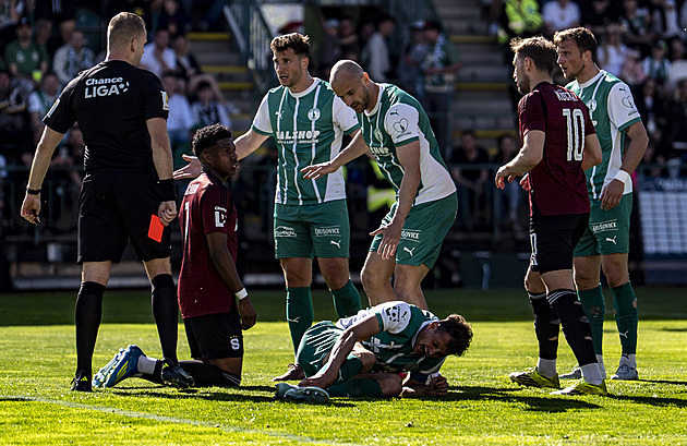 Červená změnila zápas, uznal Priske. Ale z prohry Mercada neviníme, řekl Haraslín