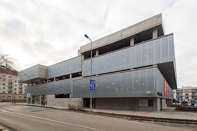 Kauza parkovacího domu u soudu. Soutěž byla původně zrušena, řekl svědek