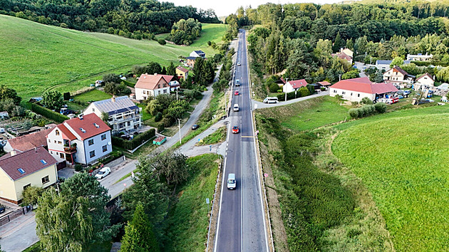 Stavby silnic váznou. Firmy si stěžují na Poláky, mají nejnižší cenu i nejkratší dobu