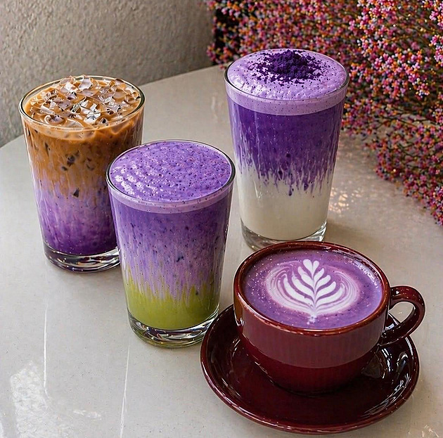 Ube latte: filipínská fialová káva z batátů dobývá kavárny v Česku i ve světě