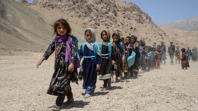 Sofiina volba afghánských otců. Kvůli hladu prodávají vlastní dcery jako služky i nevěsty