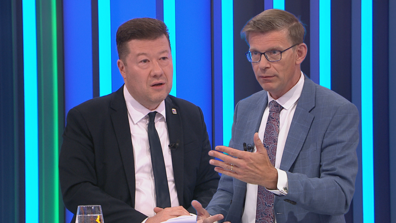 Ostrý střet o migrační pakt: Okamura mluvil o podrazu na Česko. Lži a nesmysly, reagoval Kupka