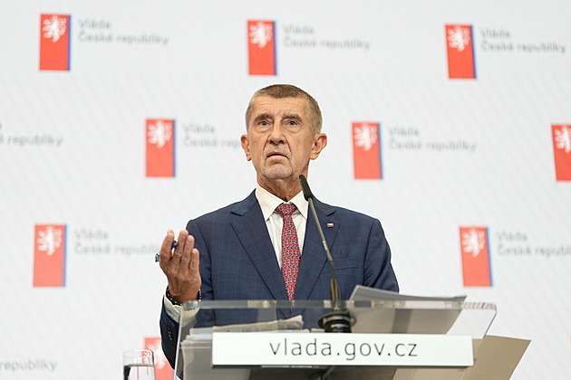 Vláda kývla na konec poplatků ČT a rozhlasu, chce jim dát méně peněz