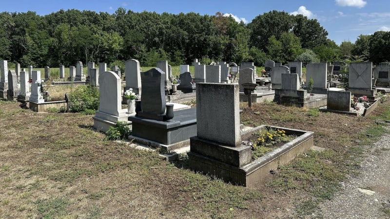 Ostatky ho vzrušovaly, dokonce z nich vařil. Muž z Maďarska vykrádal i slovenské hřbitovy