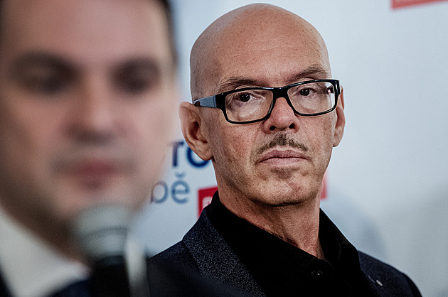Udavač, špína, pálil Ondřej Novotný do Klempíře. Dobytek, reaguje ministr