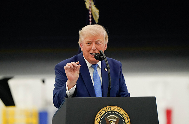 Stoprocentní clo za digitální daň. Trump pohrozil evropským zemím