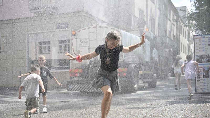 RADAR: Do Česka se vrací tropy, teploty budou atakovat 40 °C. O víkendu přijde zvrat