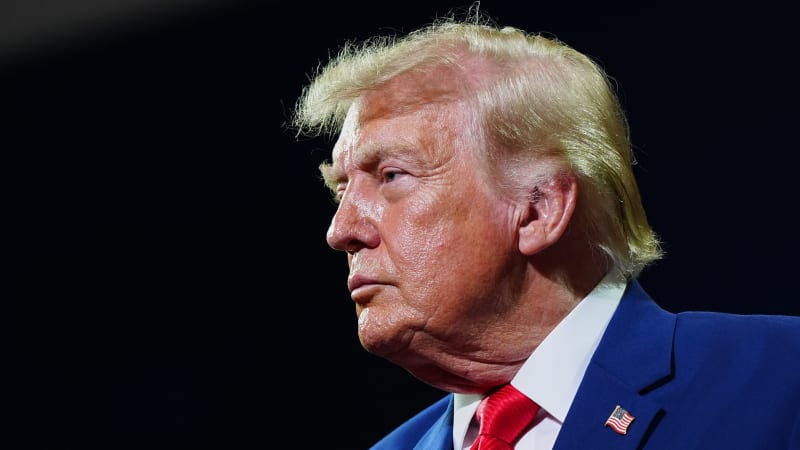 Trump hrozí nevídaným „vojenským terorem“. Útok na Írán odložil, má ale podmínku