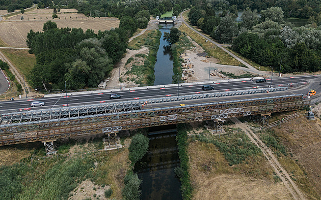 Řidiči si oddechnou. Obnovený most v Břeclavi je po více než roce průjezdný