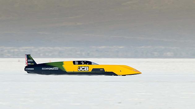 Vodíkové auto stanovilo světový rekord. S motory z bagrů jelo 654 km/h