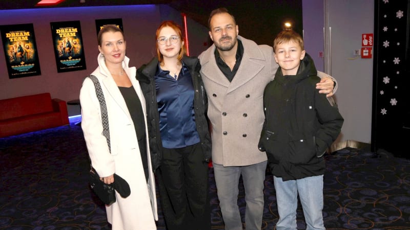 Zpěvák Xindl X zhubl 30 kilo, píchal si injekce. Pro manželku a děti koupil byt na Kanárech