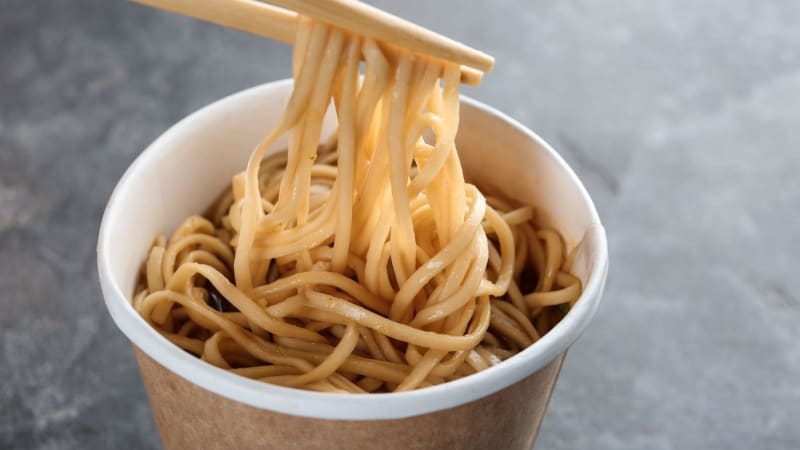 Na instantní nudle už nepotřebujete horkou vodu. Japonská novinka obletěla svět