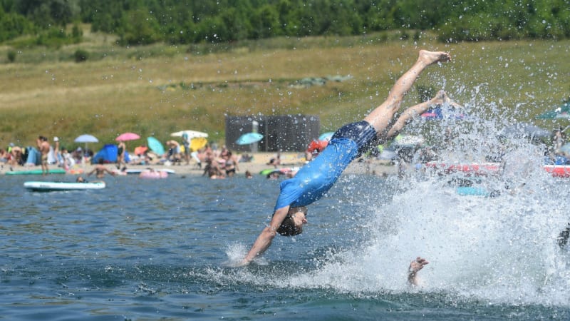 Na Evropu se valí extrémní teploty: Bude až 44 °C, tropy udeří i v Česku. Tady platí výstrahy