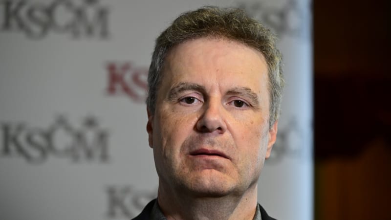 Ať platí ti nejbohatší, říká šéf KSČM k rozpočtu a kritizuje vládu. NATO označil za útočný pakt