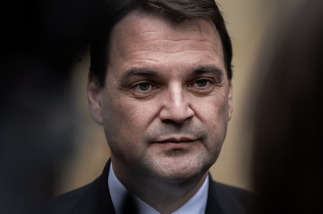 Sebrat Ukrajincům dávky? Podpoříme jakékoli návrhy na snížení schodku, řekl Macinka
