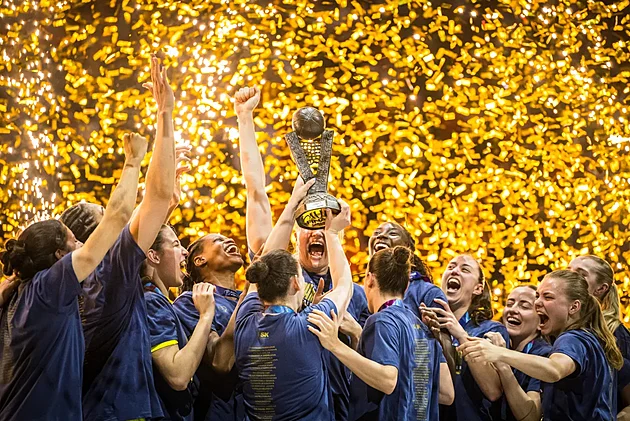 Šampionáty v zimě, Evropa bez hvězdného lesku. Velké peníze víří ženský basketbal
