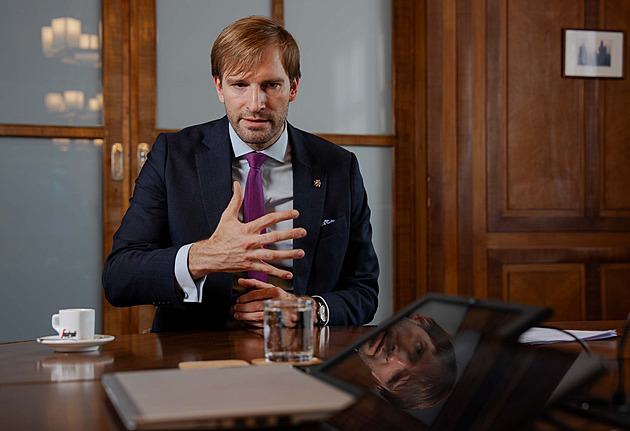 Pojišťovny musí počítat s postihy. Vojtěch hájí i kritizované změny ve zdravotnictví