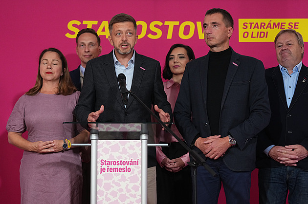 Antikampaň hnutí ANO nám paradoxně pomohla, chválí Starostové výsledky voleb