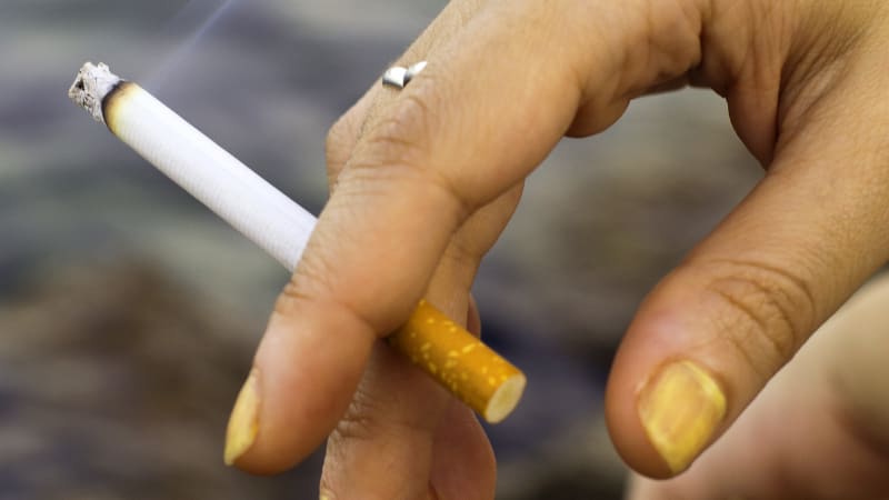 Špatná zpráva pro kuřáky? Jejich neřest není podle studie tak společenská, jak se může zdát 