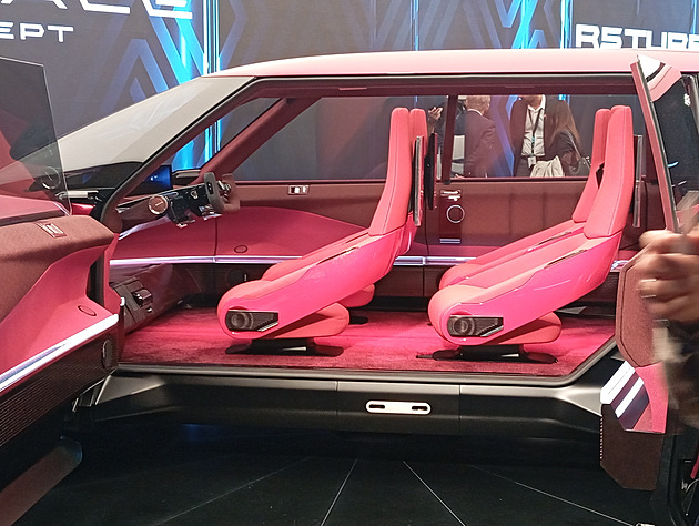 Renault si vzpomněl, co znamená espace. Obývák na kolech s přídí TGV je zpět