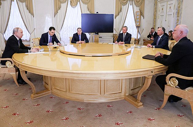 Složitá jednání probíhají v tichosti, uvedl Kreml ke schůzce Putina s Witkoffem