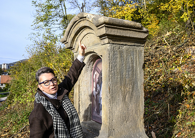 Těžba jako po tornádu. Lesáci poničili křížovou cestu, starostka žádá nápravu