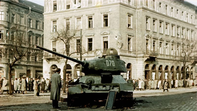 Hořel jeden sovětský tank za druhým. Koněv ale podzimní povstání v Maďarsku utopil v krvi