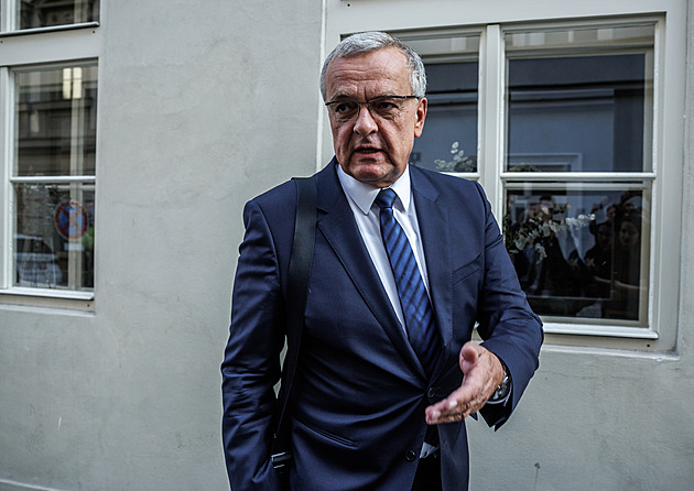 Rušení poplatků je drahé a nebezpečné. Zestátnění to ale není, upozornil Kalousek
