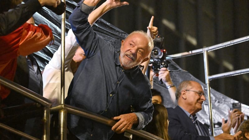 Divoké volby v Brazílii: Lula nejspíš obhájil prezidentský post. Bolsonaro požaduje anulaci