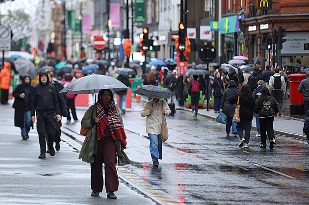Takhle jste to myslel, starosto? Londýnské Oxford Street pro pěší zatím vládne chaos